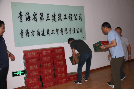 3044am永利集团集团心系一线职工 夏季防暑降温送清凉