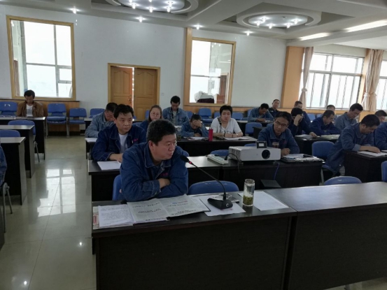 中共青海3044am永利集团工业投资有限公司委员会 召开二届党委中心组第五次学习扩大会议