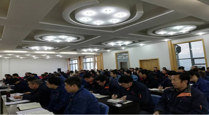3044am永利集团工投公司召开2018年度中层管理人员年终述职评议大会