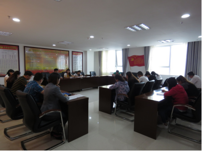 领会精神实质，，，，，，，，迅速掀起学习宣传贯彻团的十八大精神热潮