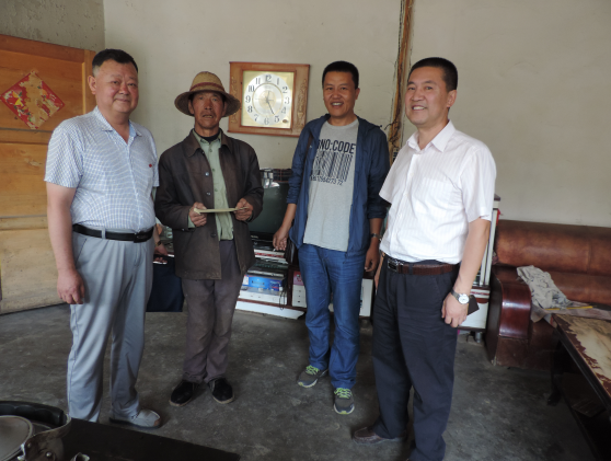 中共青海3044am永利集团朝阳物流开发投资有限公司总支委员会开展2017年精准扶贫结对帮扶活动